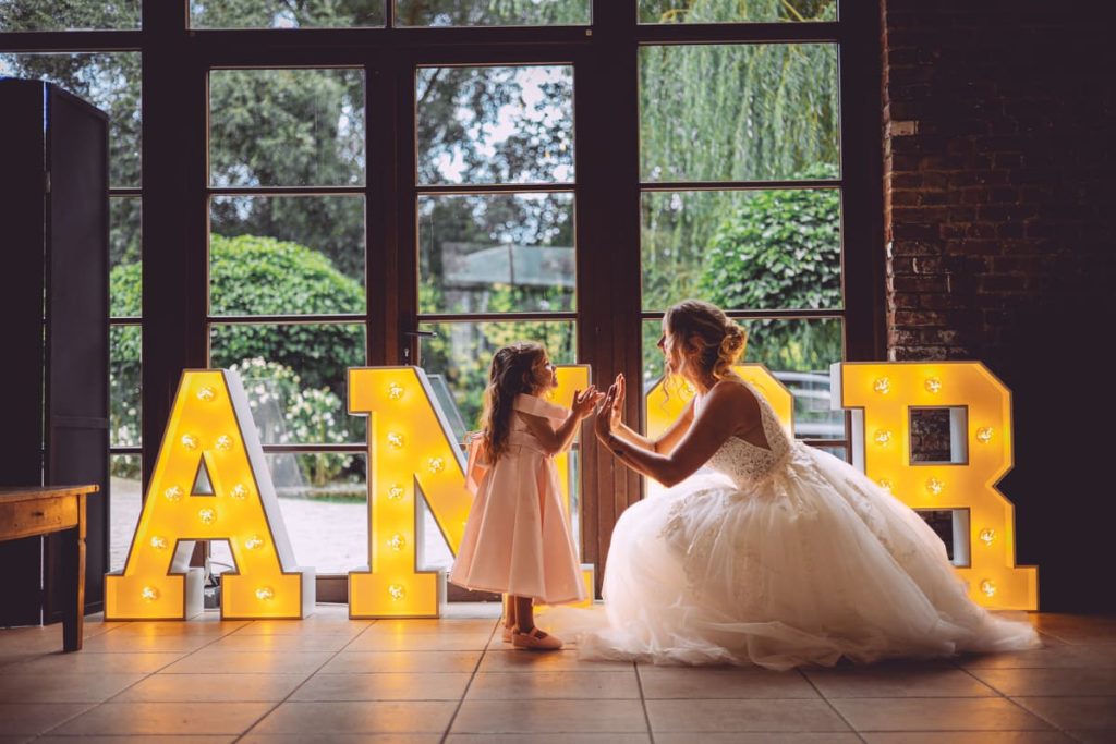 Lettres lumineuses géantes par Lettres Love. Feel the Wedding 2025