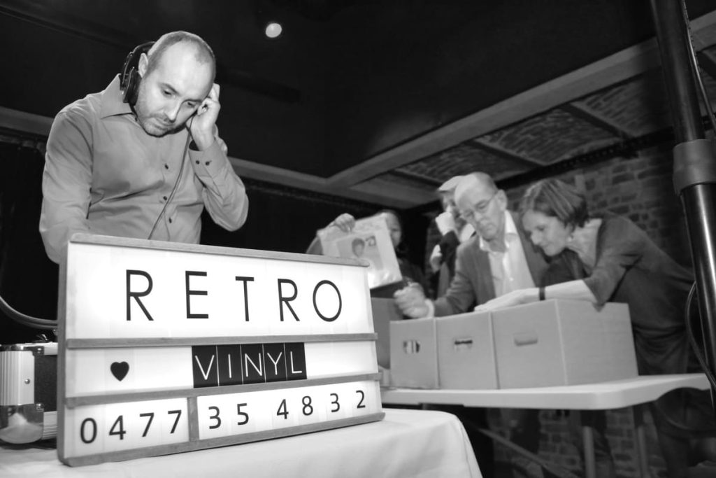 Rétro Vynil Bar, animation musique mariage. Feel the Wedding 2025