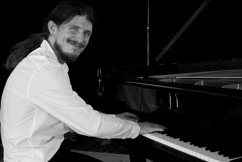 Musicien-Renaud-Crols-Feel-The-Wedding-2025-5 Portrait Renaud Crols, musicien chanteur. feel the Wedding 2025
