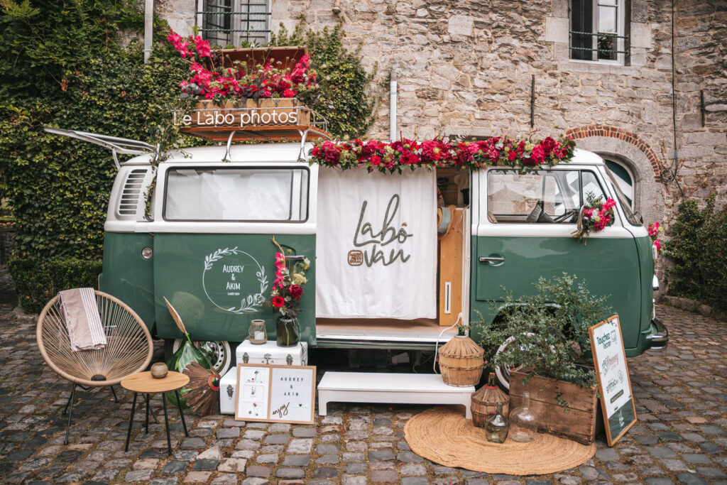 Combi VW photo booth de Labovan, exposant au salon du mariage Feel the Wedding 2025.