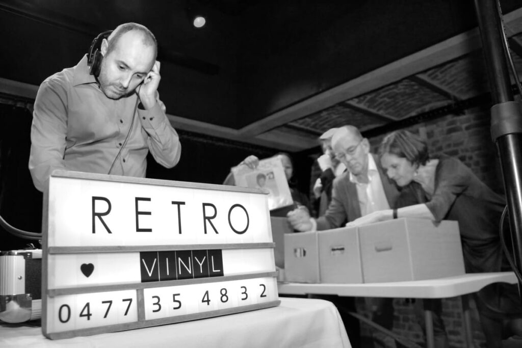 Retro_Vinyl_Bar_Dj_Feel_the_Wedding_2025_1 Retro Vinyl Bar, DJ animation exposant au salon du mariage Feel the Wedding 2025